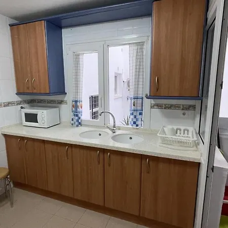 Apartamento Al Lado De La Playa Y Con Garaje * Cádiz