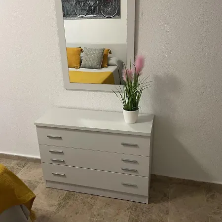 Apartamento Al Lado De La Playa Y Con Garaje Appartement *