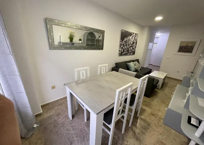Apartamento Al Lado De La Playa Y Con Garaje Apartment *
